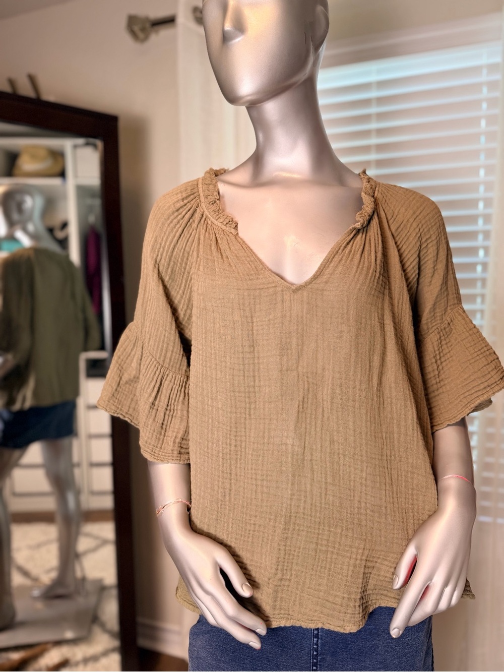 Michael Stars Large 100% Cotton Gauze Peasant Top Olive Khaki Tan Flutter Sleeve